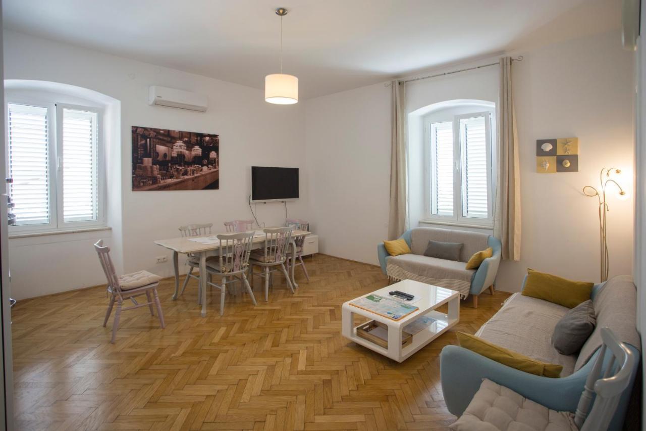 Town Place Apartment Split Extérieur photo