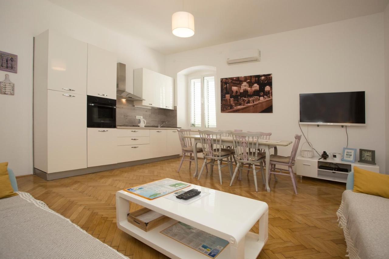 Town Place Apartment Split Extérieur photo