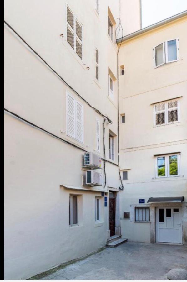 Town Place Apartment Split Extérieur photo
